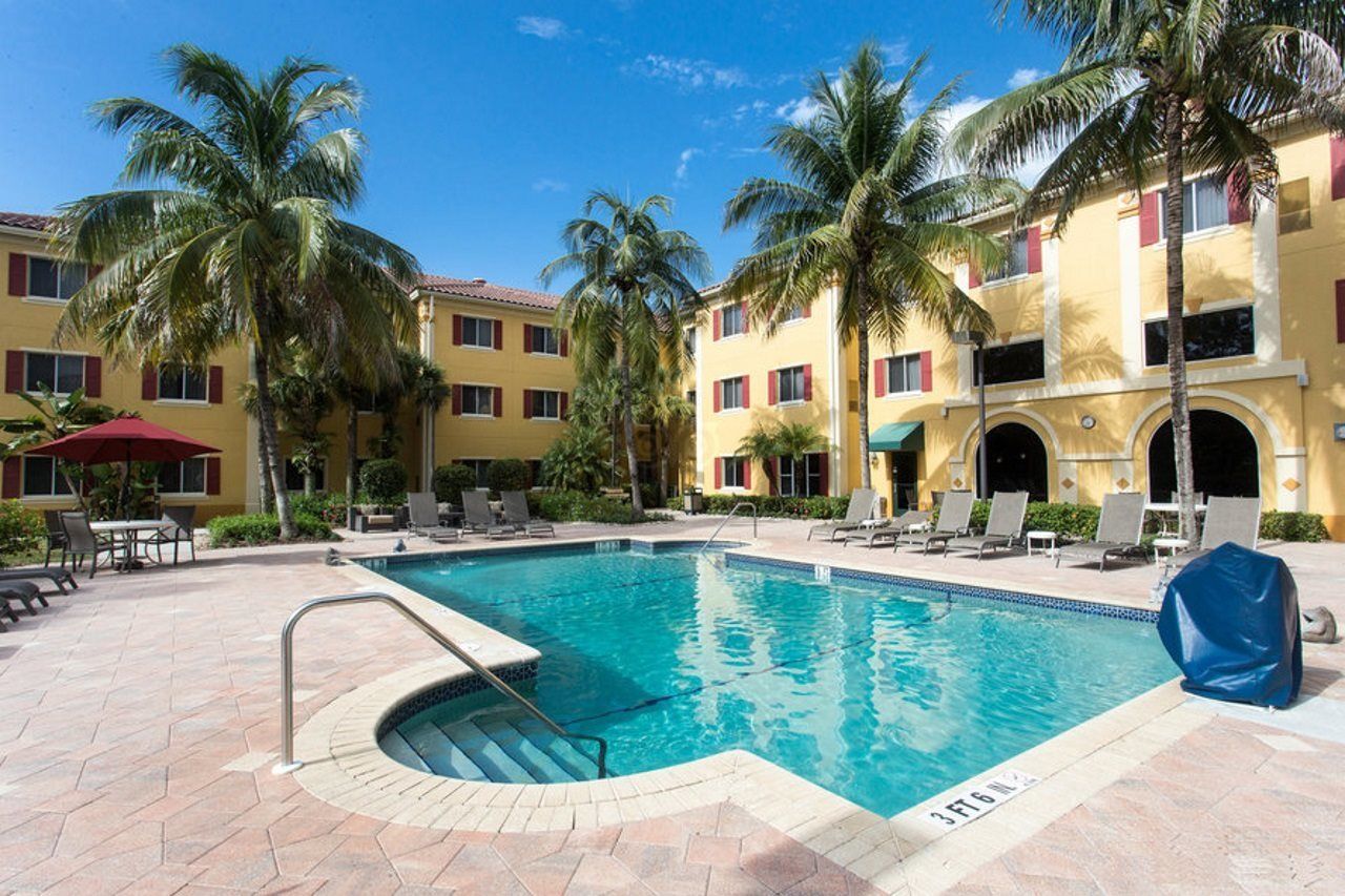 Hawthorn Extended Stay By Wyndham North Naples Exterior foto
